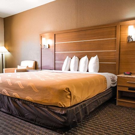 Quality Inn & Suites Near Six Flags - Остелл Экстерьер фото