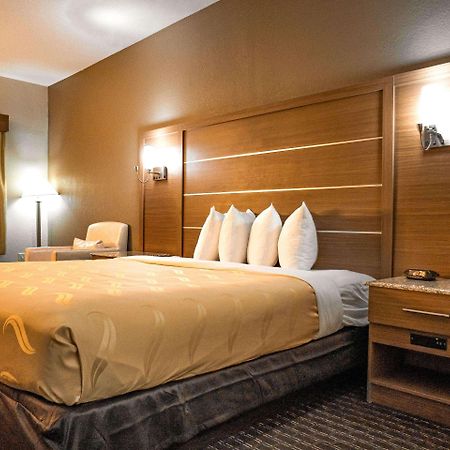 Quality Inn & Suites Near Six Flags - Остелл Экстерьер фото