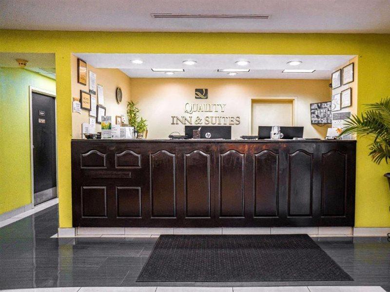 Quality Inn & Suites Near Six Flags - Остелл Экстерьер фото