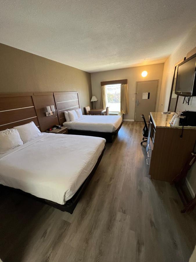 Quality Inn & Suites Near Six Flags - Остелл Экстерьер фото