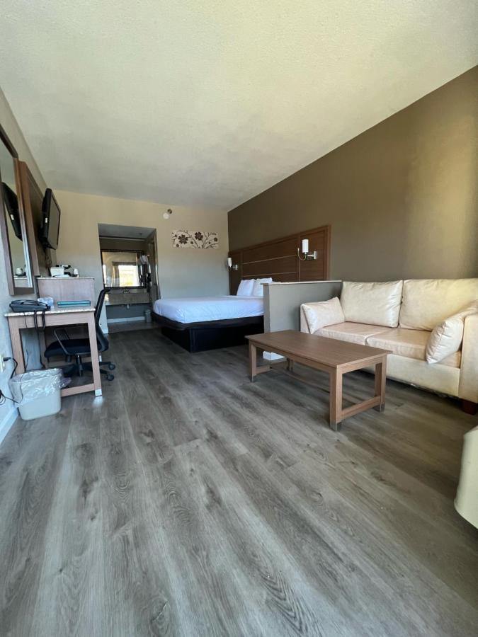 Quality Inn & Suites Near Six Flags - Остелл Экстерьер фото