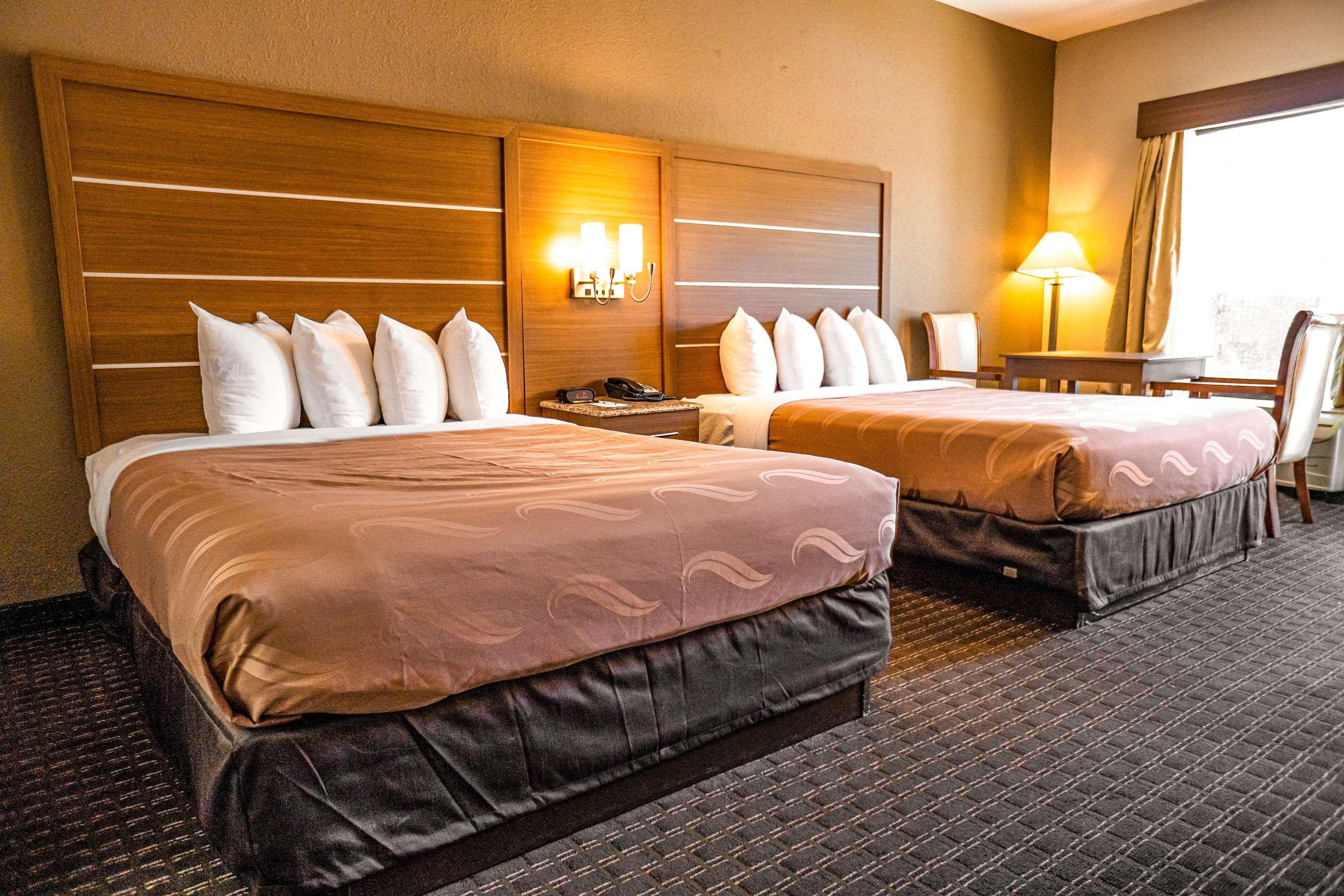 Quality Inn & Suites Near Six Flags - Остелл Экстерьер фото