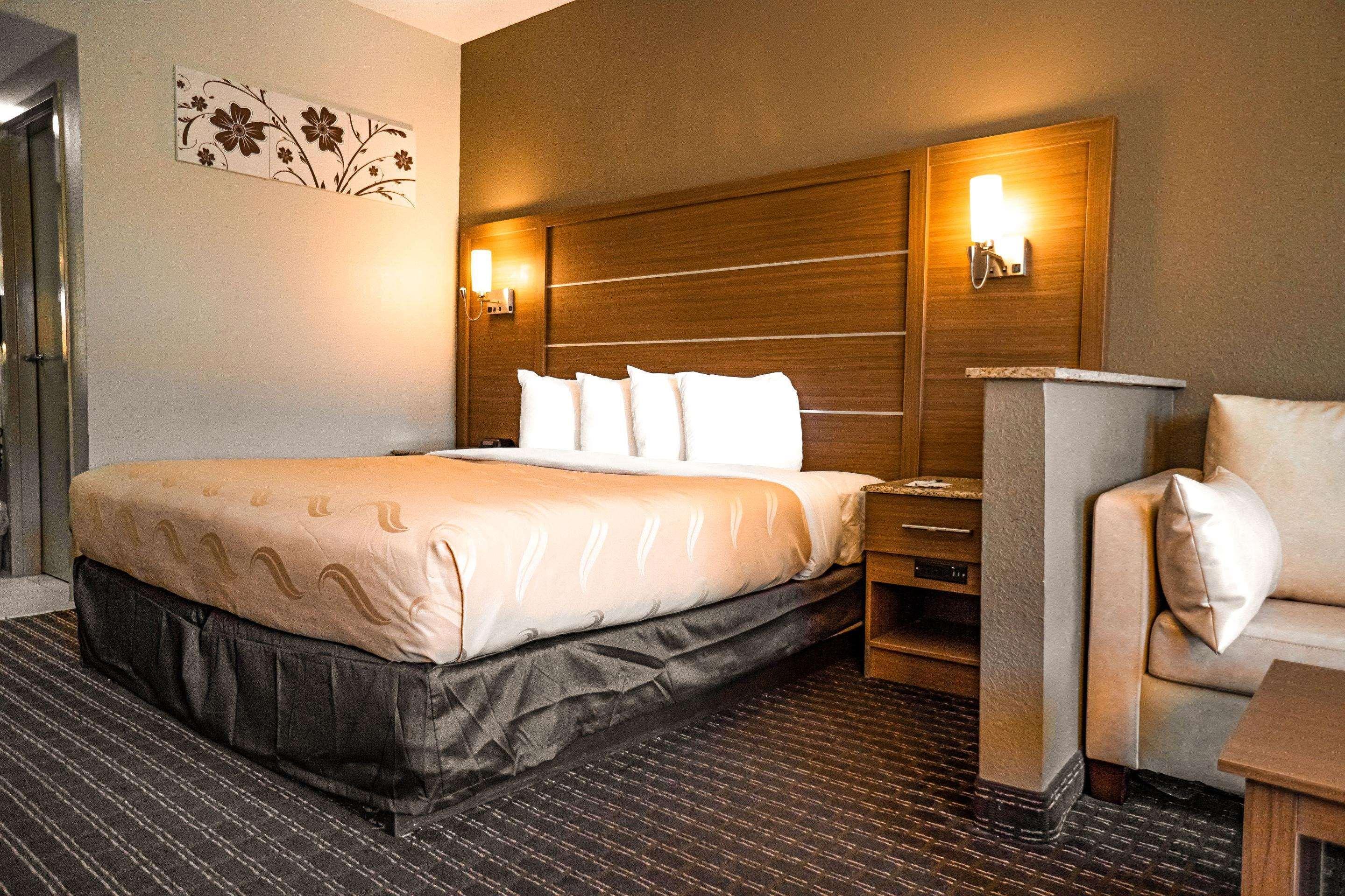 Quality Inn & Suites Near Six Flags - Остелл Экстерьер фото