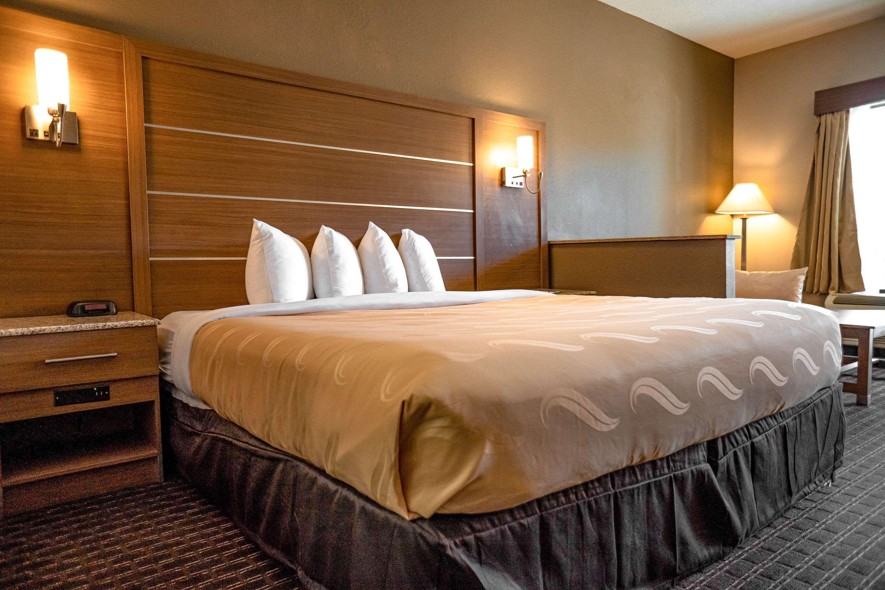 Quality Inn & Suites Near Six Flags - Остелл Экстерьер фото
