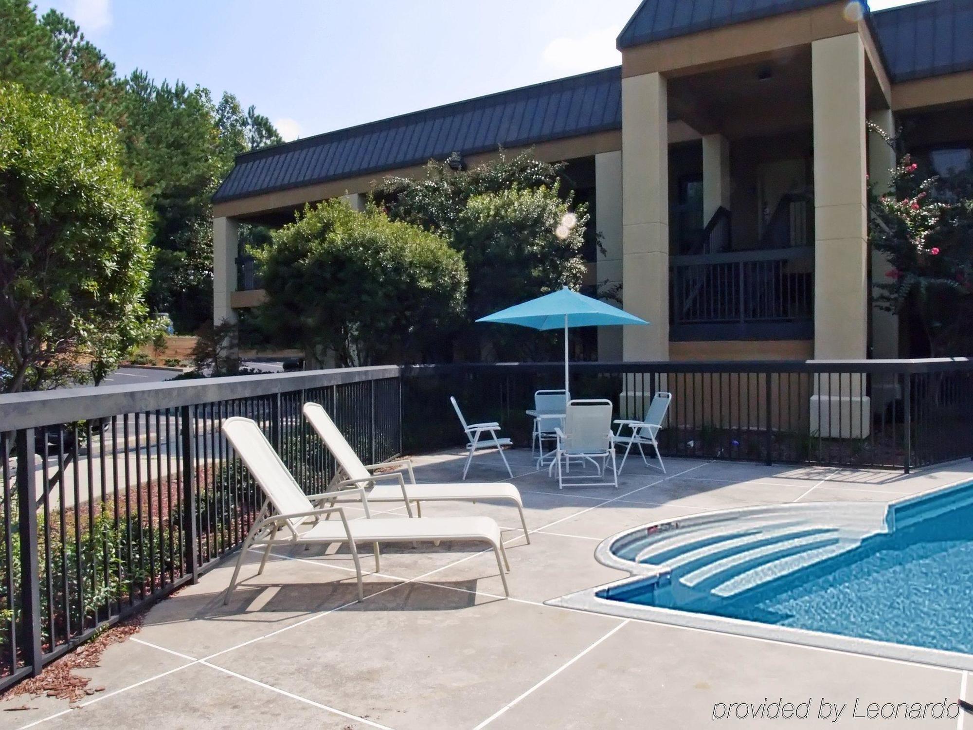 Quality Inn & Suites Near Six Flags - Остелл Экстерьер фото