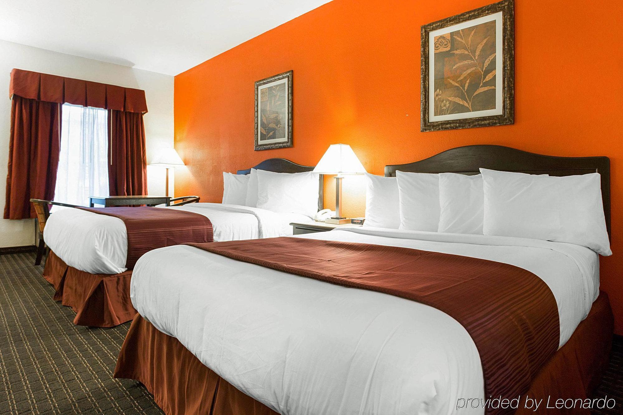 Quality Inn & Suites Near Six Flags - Остелл Экстерьер фото