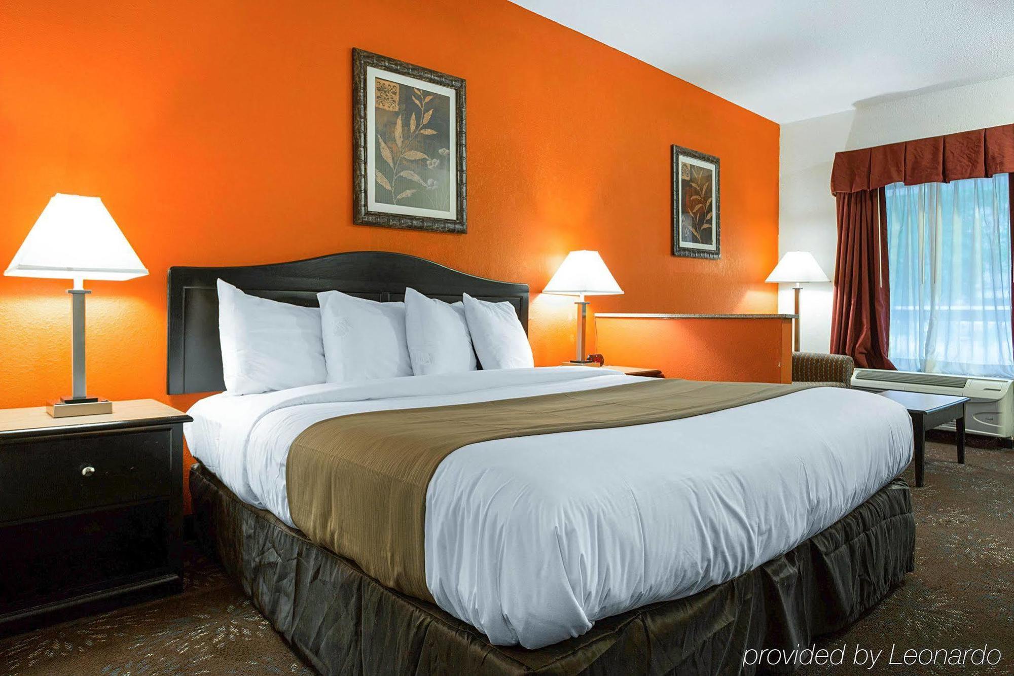 Quality Inn & Suites Near Six Flags - Остелл Экстерьер фото