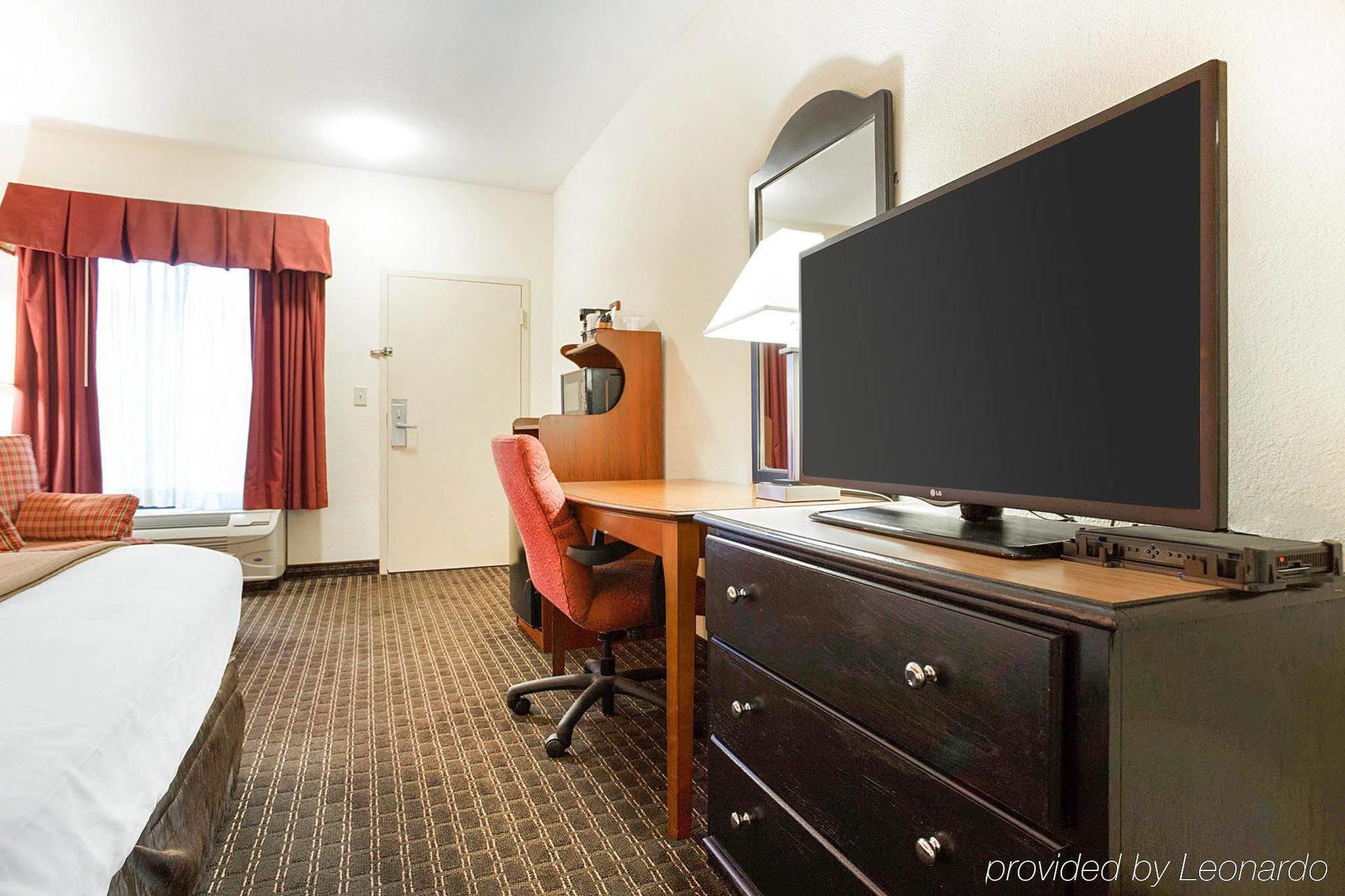 Quality Inn & Suites Near Six Flags - Остелл Экстерьер фото