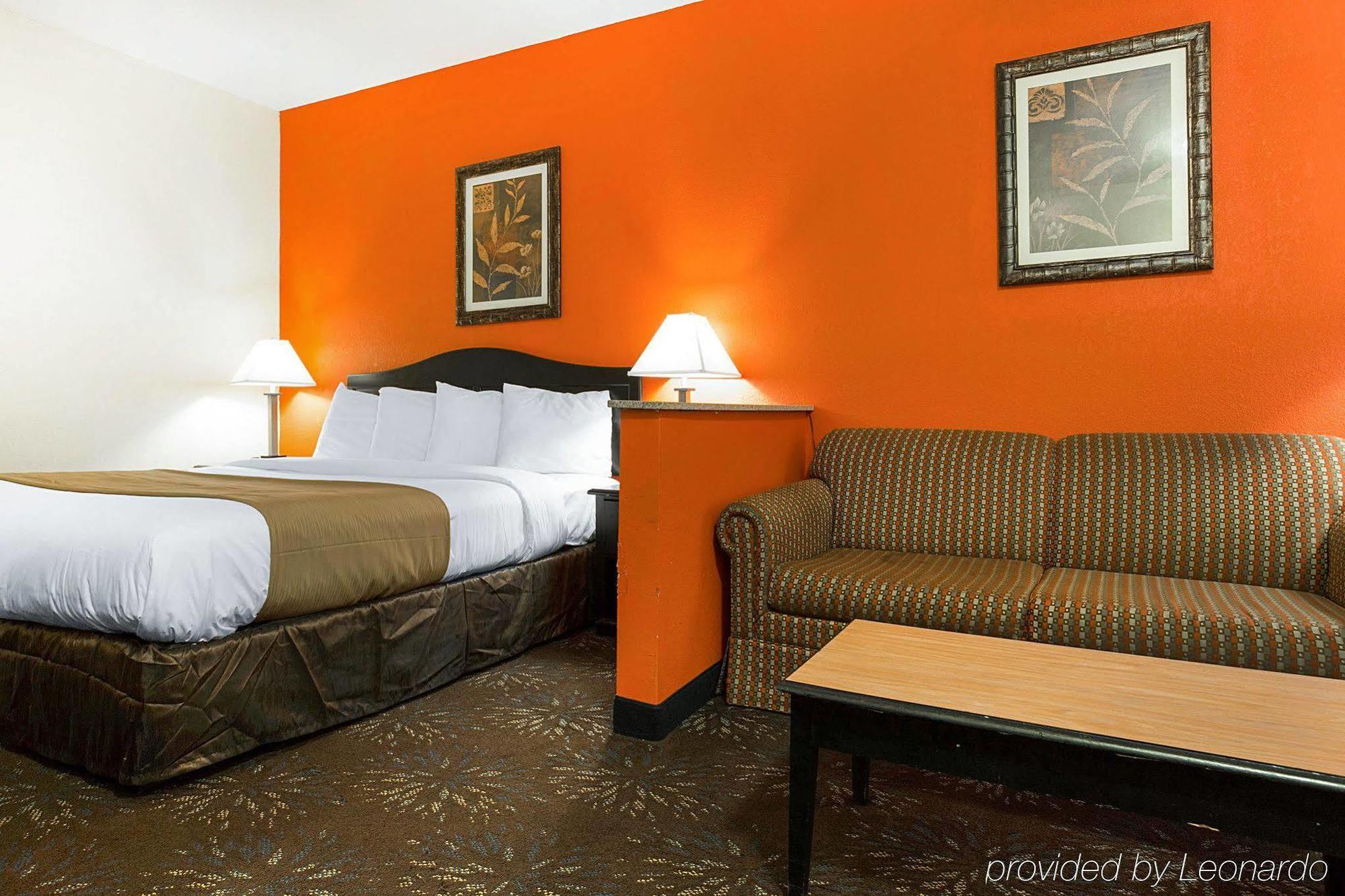 Quality Inn & Suites Near Six Flags - Остелл Экстерьер фото