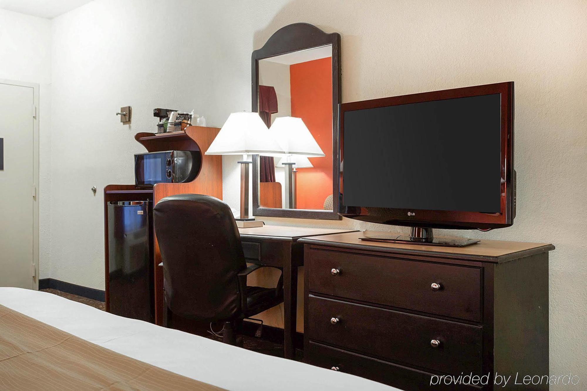 Quality Inn & Suites Near Six Flags - Остелл Экстерьер фото