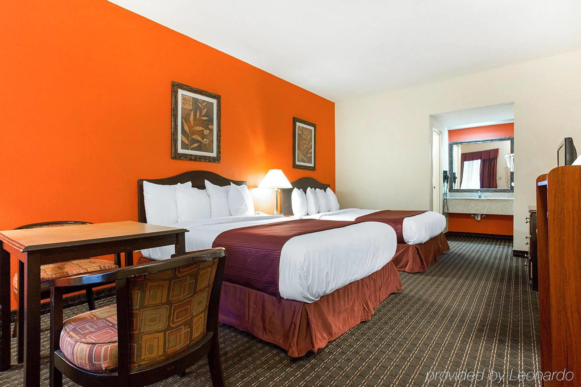 Quality Inn & Suites Near Six Flags - Остелл Экстерьер фото